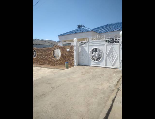 2 BEDROOM HOUSE FOR SALE IN MABOPANE  UNIT B